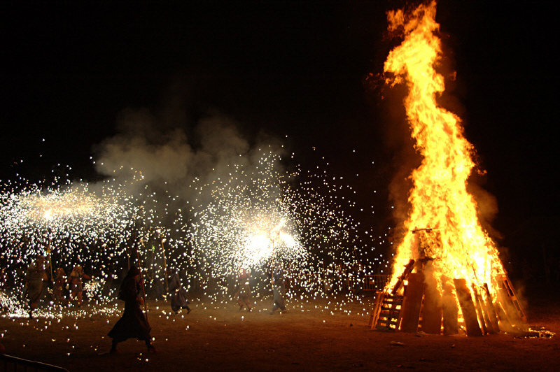 Festivals and traditions marking the yearly cycle of the seasons Santjoan2